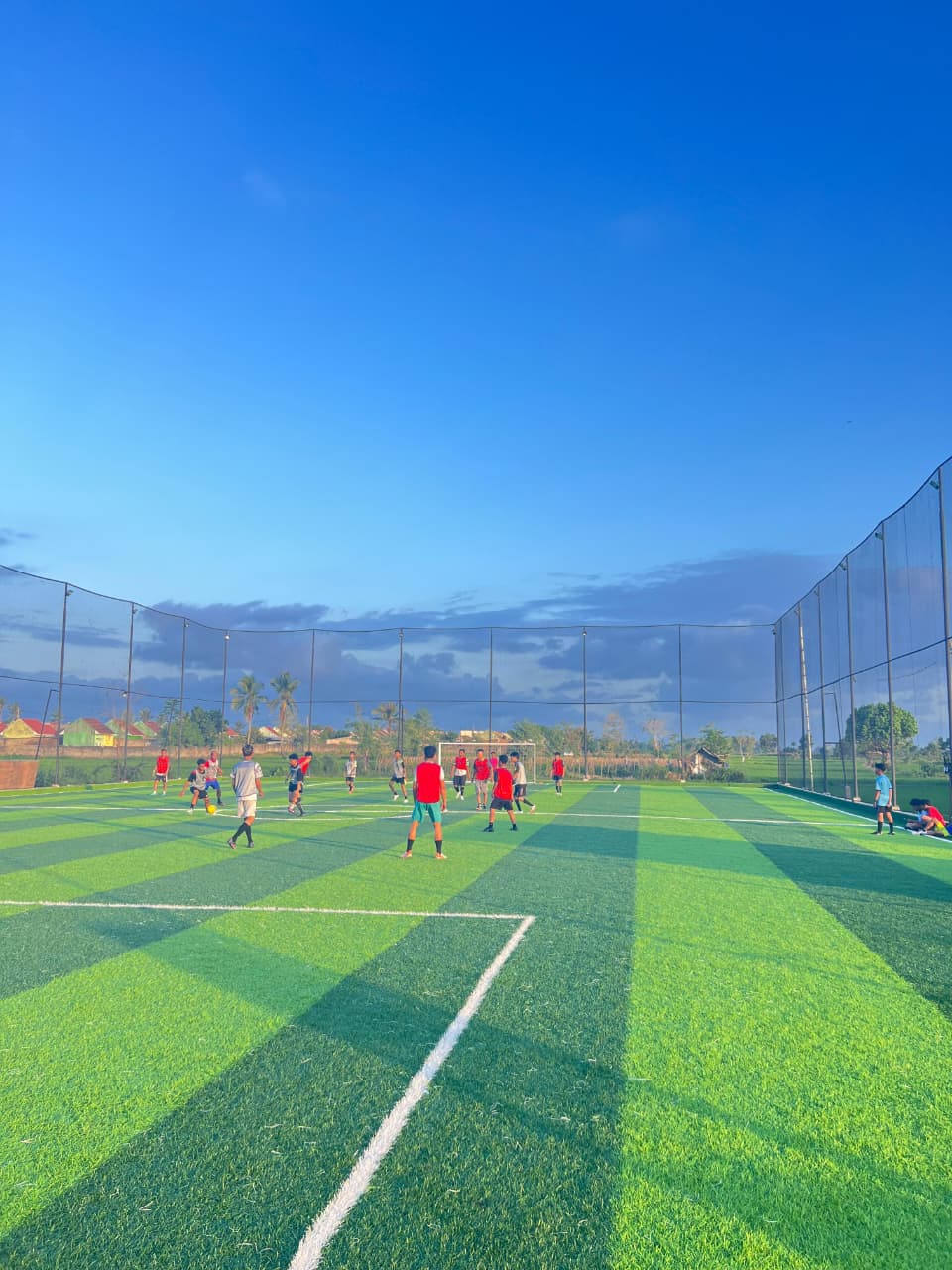 Keseruan Main Sepak Bola Sore di Kebon Kongok Bersama Teman-Teman